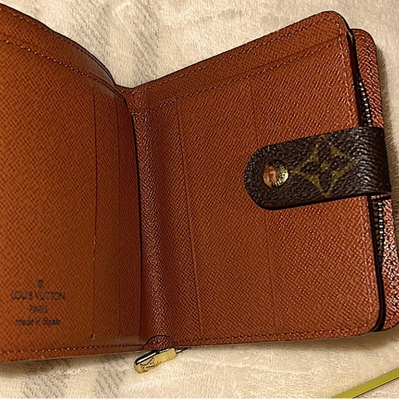 Louis Vuitton Compact Zip Bifold Wallet. Date Code CA0968 - Picture 3 of 10
